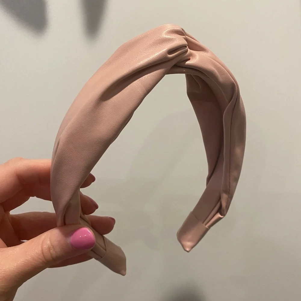 Bundle of 5 Women Knot Headbands - EUC - Leopard, Plaid, Blk, Pink, Yellow - Picture 3 of 8